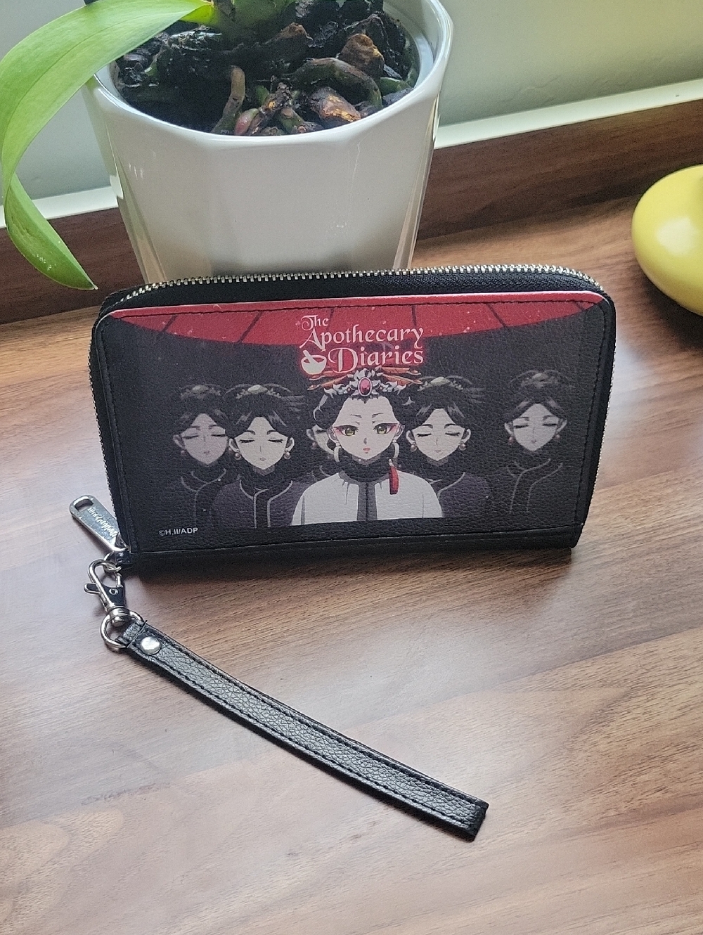 The Apothecary Diaries Graphic Zip Wallet in Black and Red